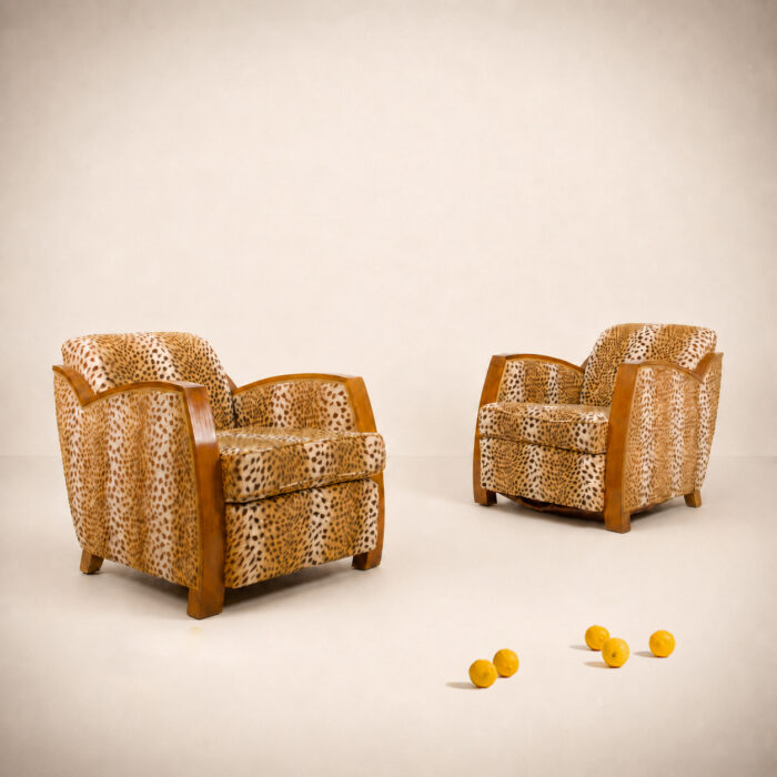 TRAVAIL FRANCAIS, paire de fauteuils club "Leopard", circa 1930