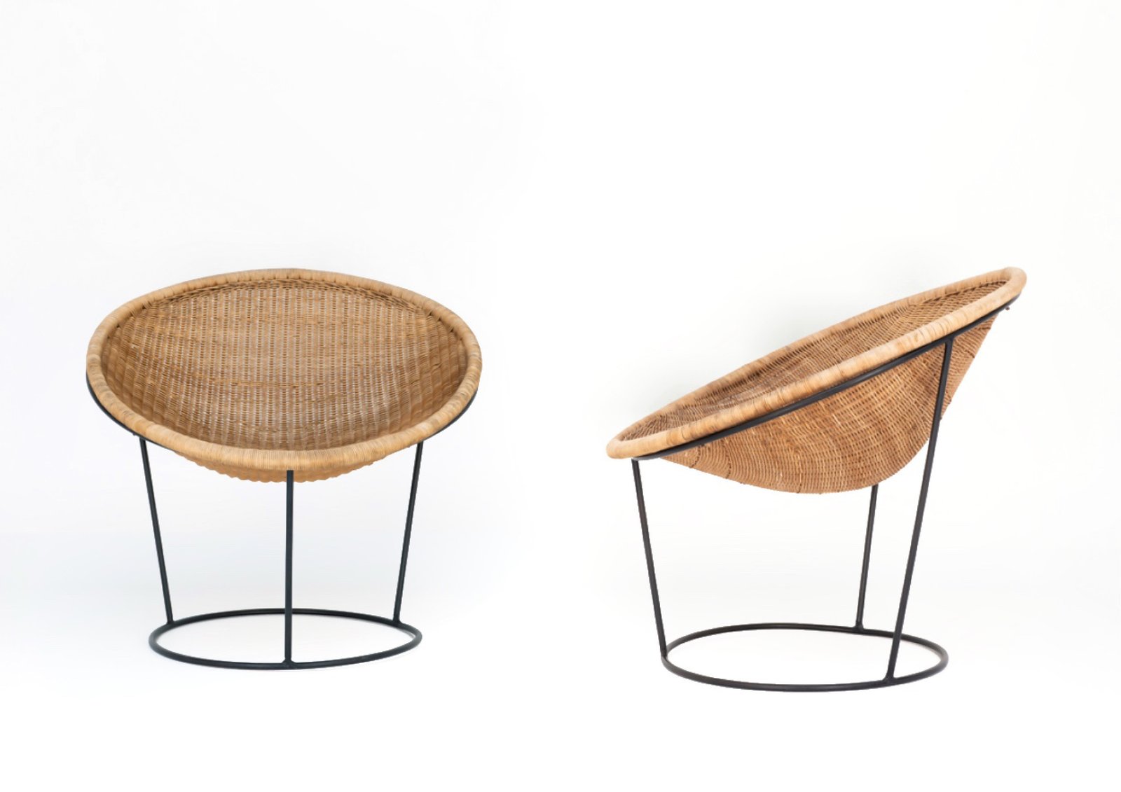 Joseph-André Motte, fauteuil Catherine, 1952. Les vues de face et de profil distinguent la coque tressée de sa structure métallique.